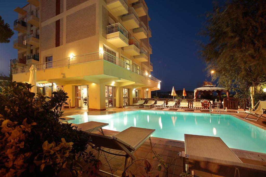 Hotel David Равенна Экстерьер фото